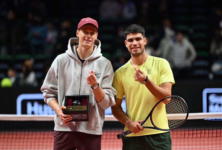 Exhibición con aroma a Grand Slam: Alcaraz vence a Sinner en Seúl antes del Open de Australia